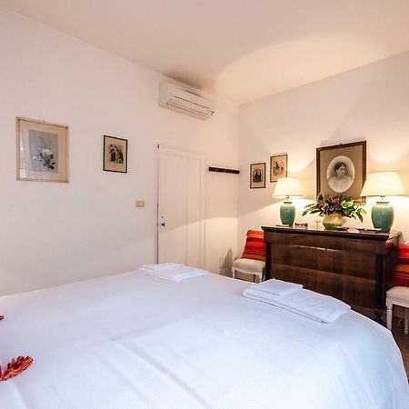 Lupari Apartment, Palazzo Storico Sotto Le Due Torri Bolonia Exterior foto