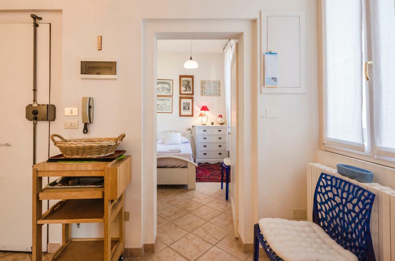 Lupari Apartment, Palazzo Storico Sotto Le Due Torri Bolonia Exterior foto
