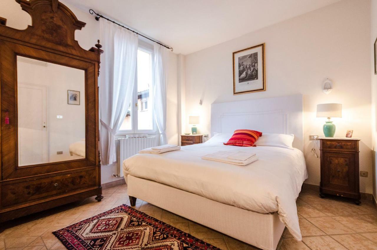 Lupari Apartment, Palazzo Storico Sotto Le Due Torri Bolonia Exterior foto