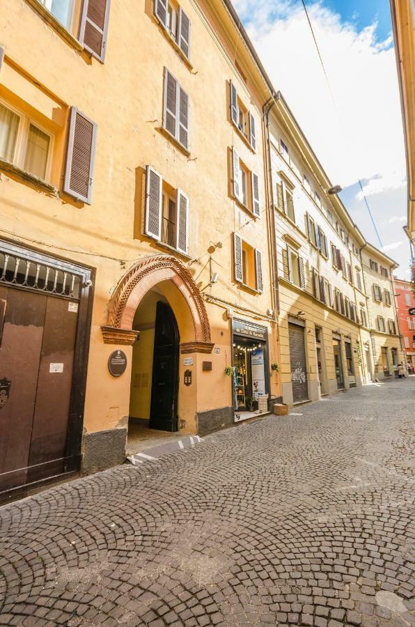 Lupari Apartment, Palazzo Storico Sotto Le Due Torri Bolonia Exterior foto