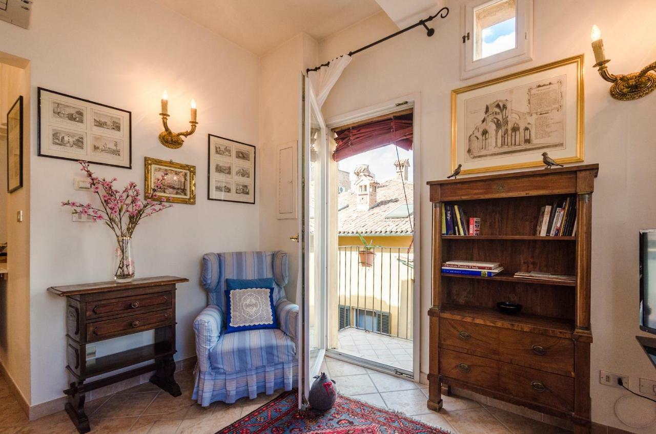Lupari Apartment, Palazzo Storico Sotto Le Due Torri Bolonia Exterior foto