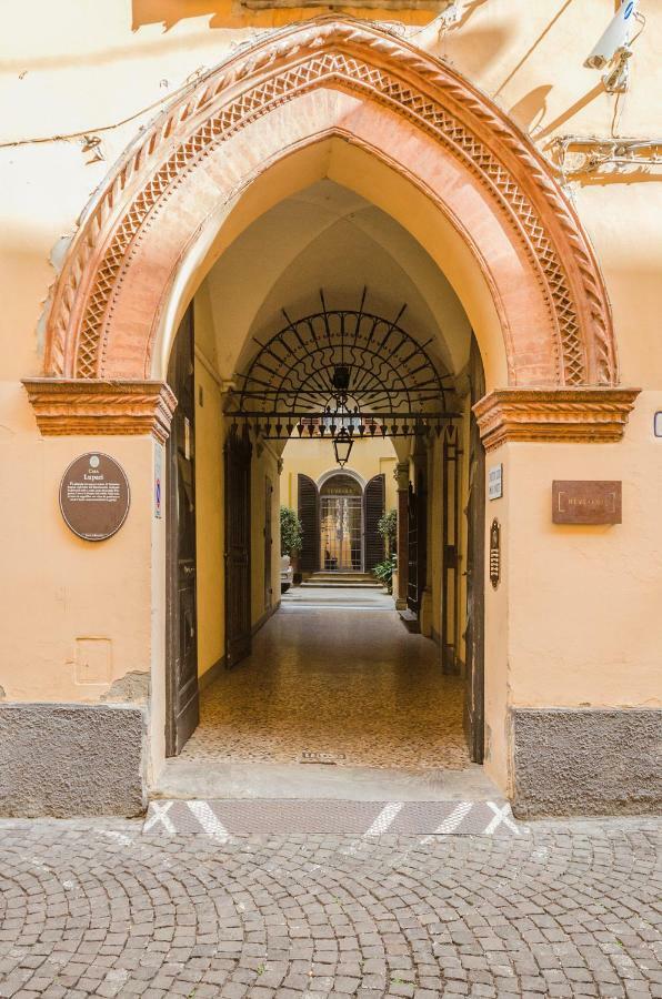 Lupari Apartment, Palazzo Storico Sotto Le Due Torri Bolonia Exterior foto