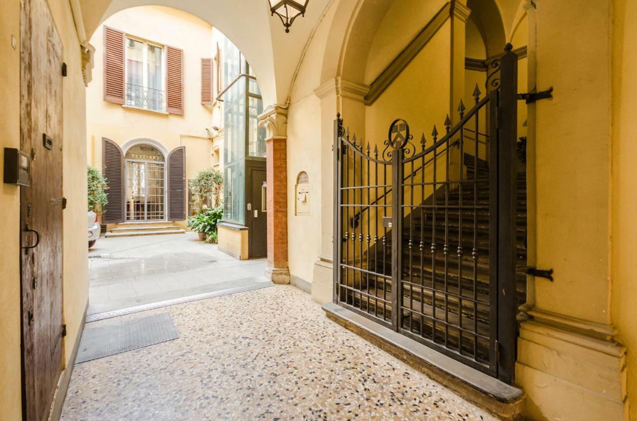 Lupari Apartment, Palazzo Storico Sotto Le Due Torri Bolonia Exterior foto